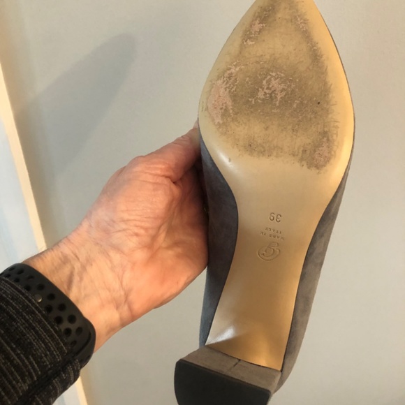 M. Gemi light grey suede pumps. - Picture 6 of 7